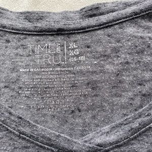 Time & Tru grey tee, tied, slouchy pocket